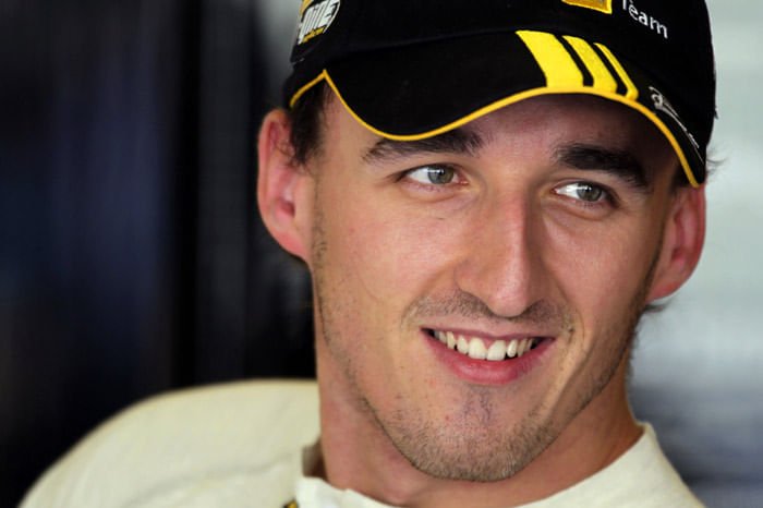 Robert Kubica injures leg in fall
