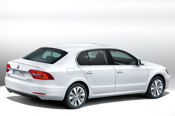 Skoda Superb facelift revealed