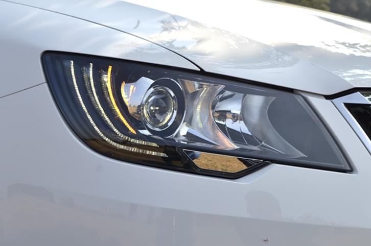 Skoda Superb facelift review, test drive Skoda Superb facelift review, test drive