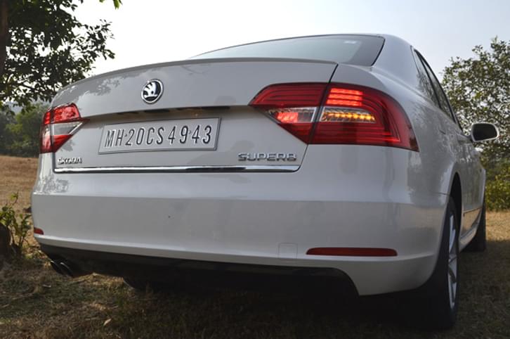 Skoda Superb facelift review, test drive Skoda Superb facelift review, test drive