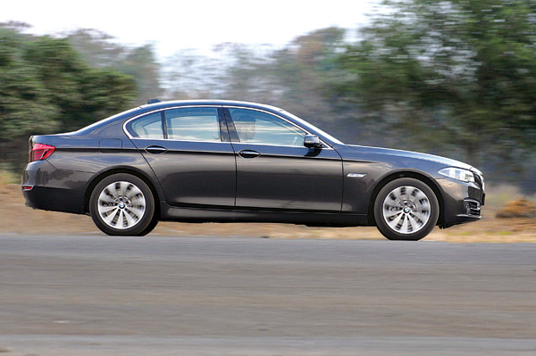 Mercedes Benz E 250 CDI vs BMW 520d comparison