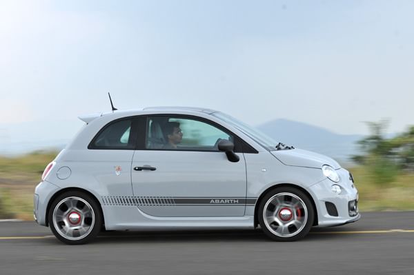 Fiat Abarth 595 Competizione review, test drive Fiat Abarth 595 Competizione review, test drive