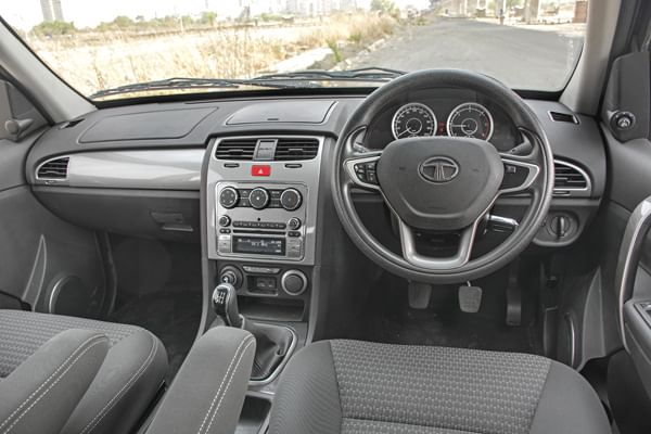 Tata Safari Storme facelift vs Mahindra Scorpio comparison