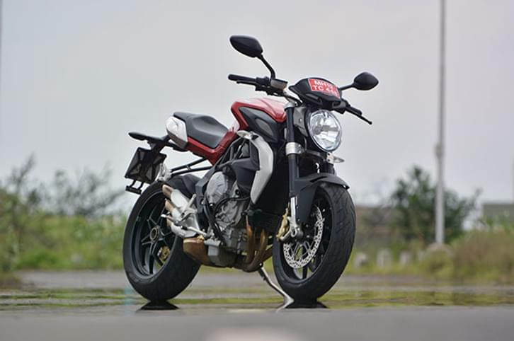 2015 MV Agusta Brutale 800 review, first ride 2015 MV Agusta Brutale 800 review, first ride