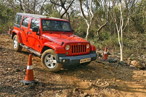 Off-roading with the Jeep Wrangler and Grand Cherokee Off-roading with the Jeep Wrangler and Grand Cherokee