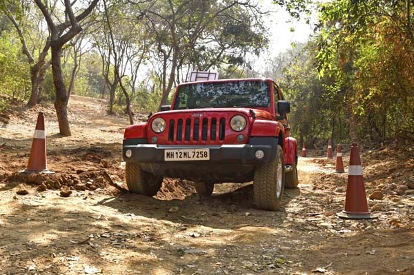 Off-roading with the Jeep Wrangler and Grand Cherokee Off-roading with the Jeep Wrangler and Grand Cherokee