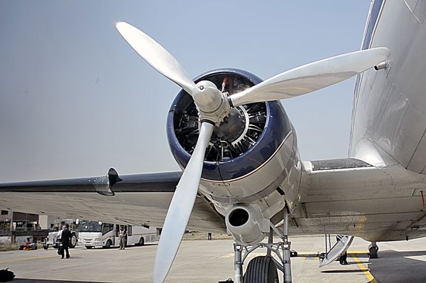 Flying on a 1940 Breitling DC-3 in India Flying on a 1940 Breitling DC-3 in India