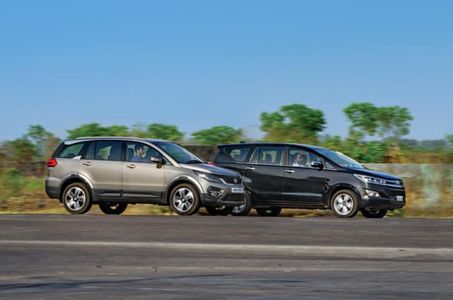 2017 Tata Hexa vs Toyota Innova Crysta automatic comparison