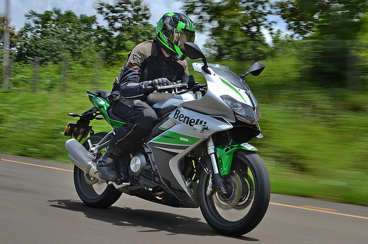 2017 Benelli 302R review, test ride 2017 Benelli 302R review, test ride