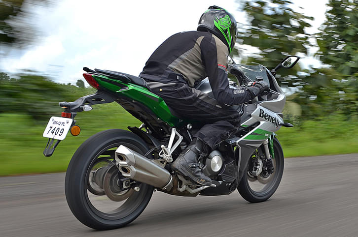 2017 Benelli 302R review, test ride 2017 Benelli 302R review, test ride