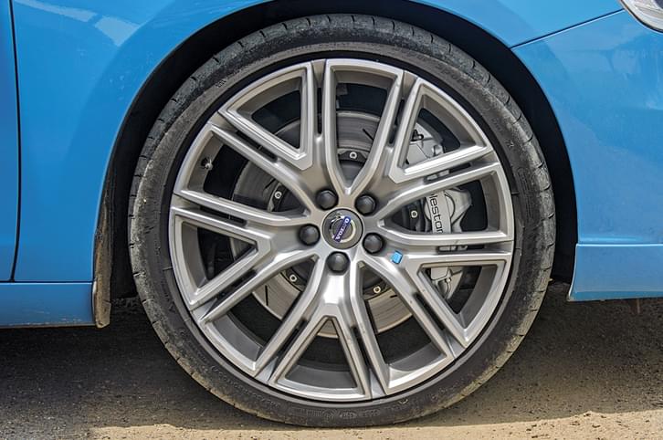 2017 Volvo S60 Polestar vs Mercedes-AMG C 43 comparison 2017 Volvo S60 Polestar vs Mercedes-AMG C 43 comparison