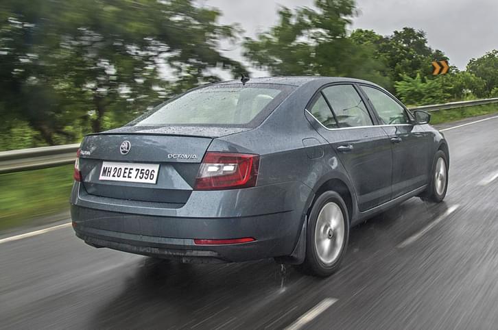2017 Skoda Octavia vs Hyundai Elantra comparison 2017 Skoda Octavia vs Hyundai Elantra comparison