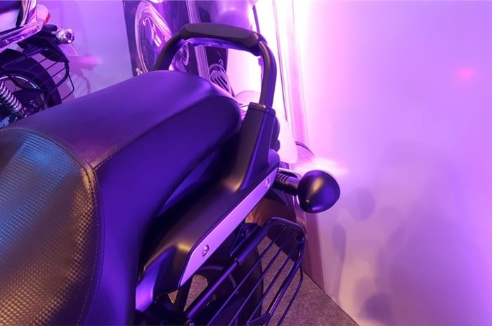 2018 Bajaj Avenger 220 unveiled