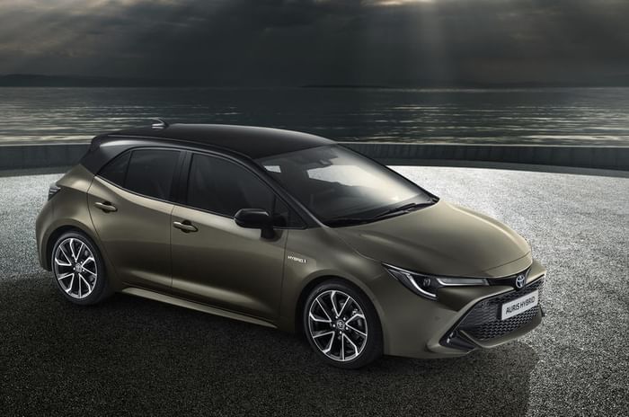 New Toyota Auris hybrid showcased at Geneva