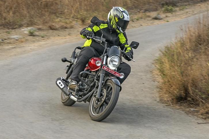 2018 Bajaj Avenger Street 180 vs Suzuki Intruder ABS comparison 2018 Bajaj Avenger Street 180 vs Suzuki Intruder ABS comparison