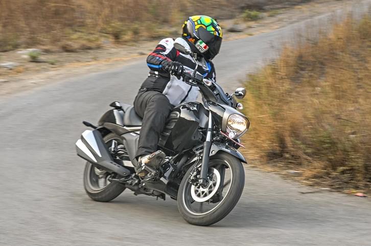 2018 Bajaj Avenger Street 180 vs Suzuki Intruder ABS comparison 2018 Bajaj Avenger Street 180 vs Suzuki Intruder ABS comparison