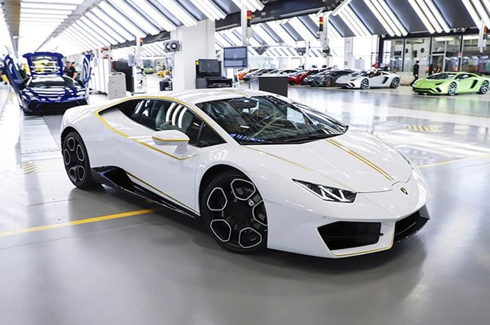 Pope-owned Lamborghini Huracan fetches Rs 5.81 crore
