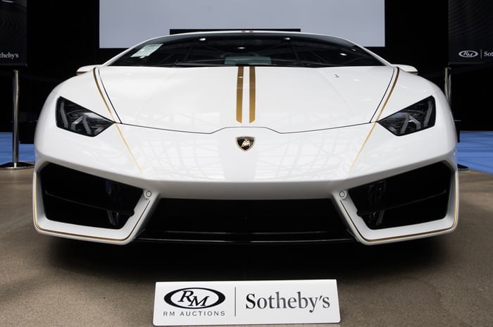 Pope-owned Lamborghini Huracan fetches Rs 5.81 crore