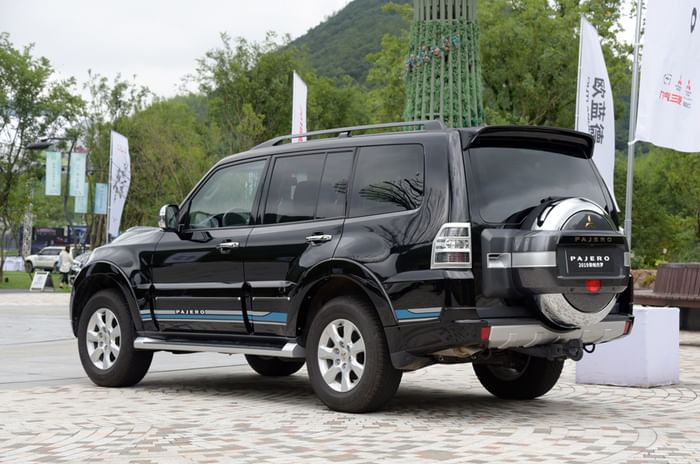Mitsubishi Montero (Pajero) gets another facelift