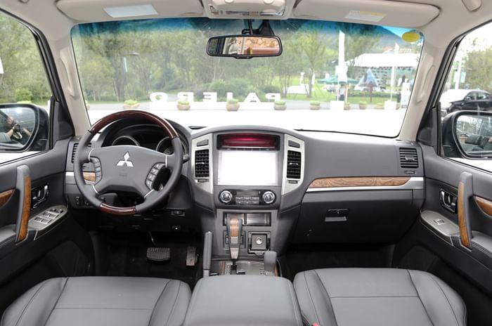 Mitsubishi Montero (Pajero) gets another facelift