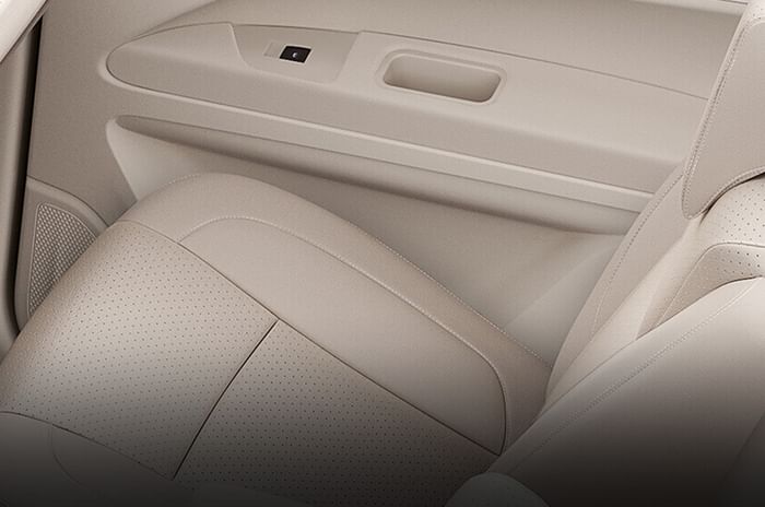 Mahindra Marazzo MPV dashboard revealed