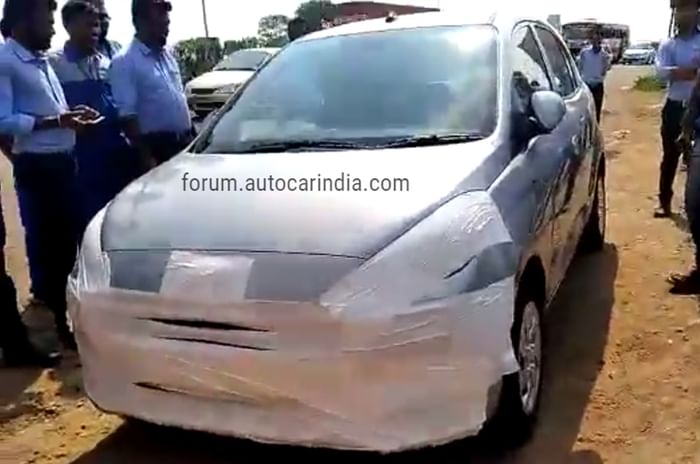 Hyundai Santro reaches dealer stockyards