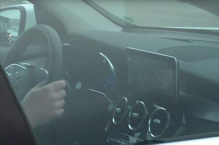 Mercedes-Benz GLC facelift spied testing