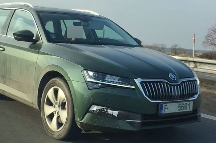 Skoda Superb facelift begins testing