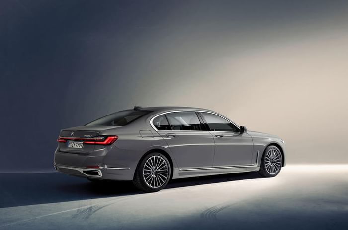 2019 BMW 7 Series revealed