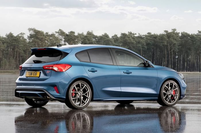 New Ford Focus ST revealed