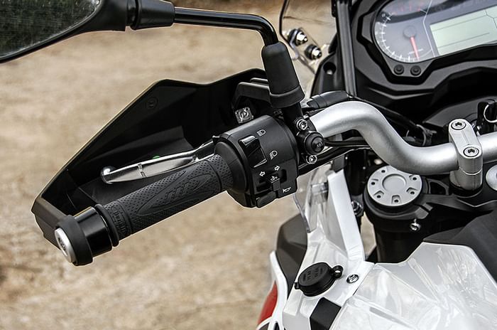 Benelli TRK 502, 502X review, test ride Benelli TRK 502, 502X review, test ride