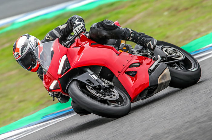 Ducati Panigale V2 review, test ride Ducati Panigale V2 review, test ride