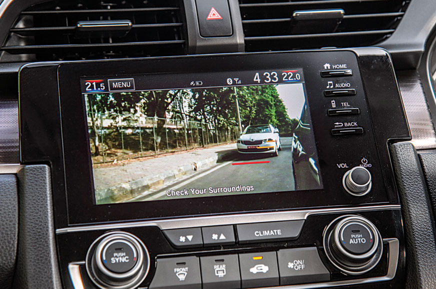 2019 Elantra vs Civic vs Octavia comparison - Image 4