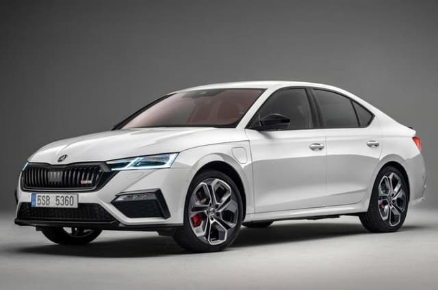 New Skoda Octavia vRS revealed in plug-in hybrid guise