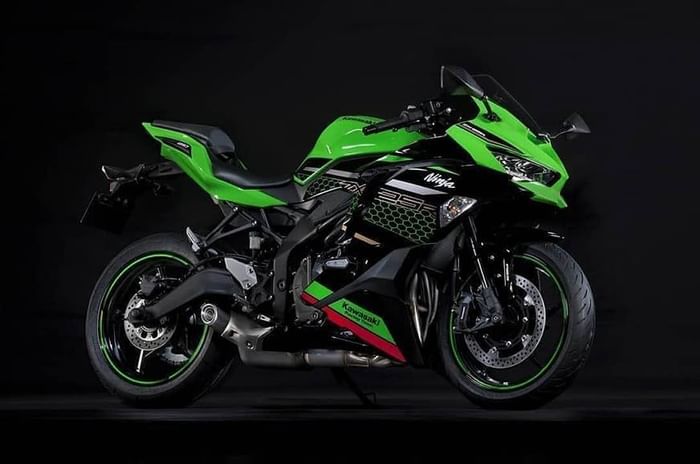 New Kawasaki Ninja ZX-25R teaser hints at excellent performance