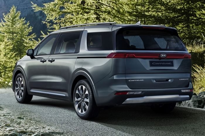 2021 Kia Carnival: first pictures revealed