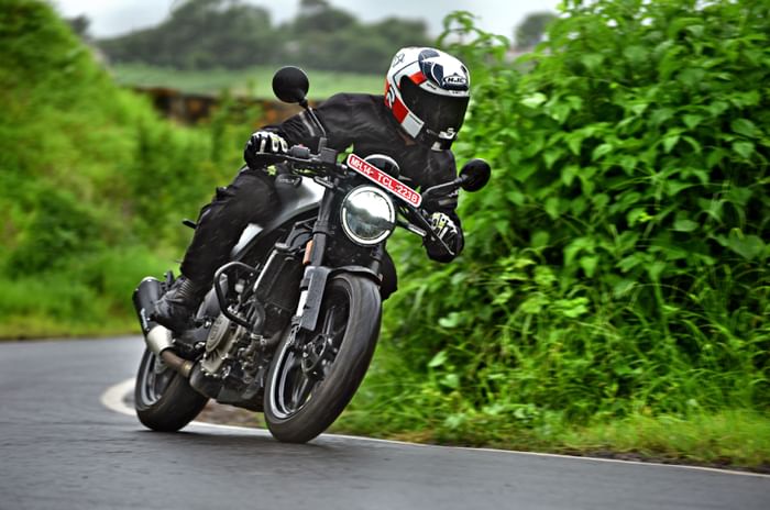 Husqvarna Svartpilen 250, Vitpilen 250 review, test ride Husqvarna Svartpilen 250, Vitpilen 250 review, test ride