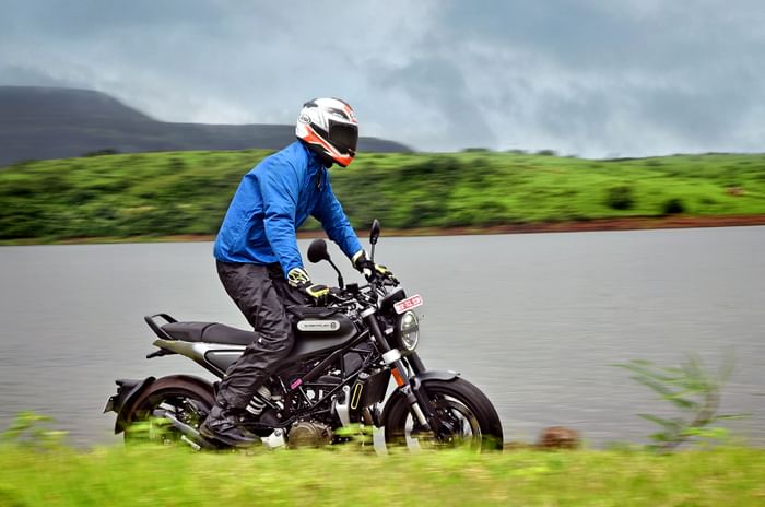 Husqvarna Svartpilen 250, Vitpilen 250 review, test ride Husqvarna Svartpilen 250, Vitpilen 250 review, test ride