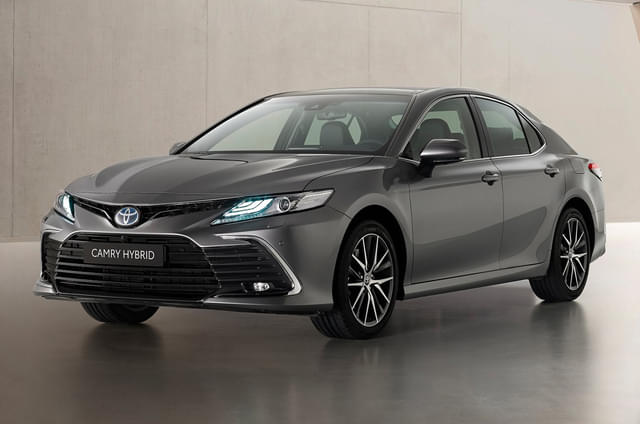 Toyota Camry facelift revealed
