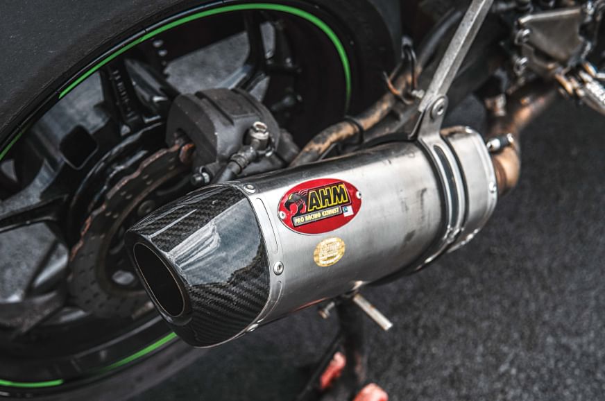 Race-spec Kawasaki Ninja 300 ride experience | Autocar India