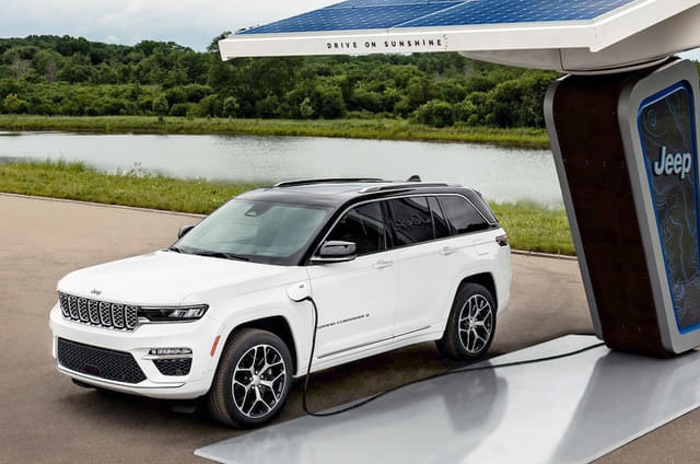 Jeep Grand Cherokee 4xe plug-in hybrid revealed