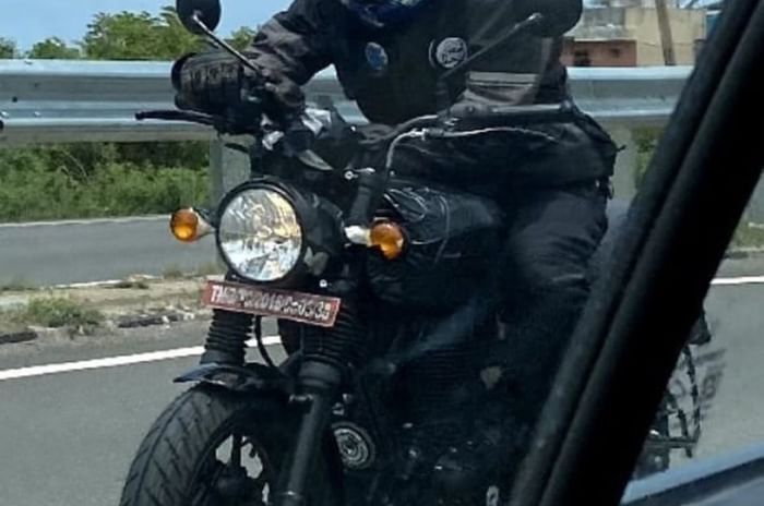 Muscular looking Royal Enfield 350cc street bike spied again