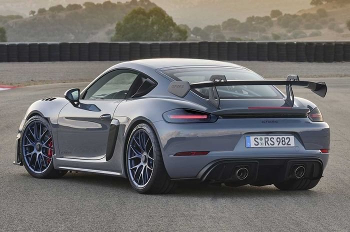 Porsche 718 Cayman GT4 RS revealed