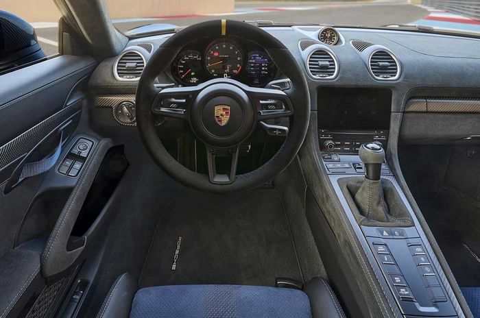 Porsche 718 Cayman GT4 RS revealed