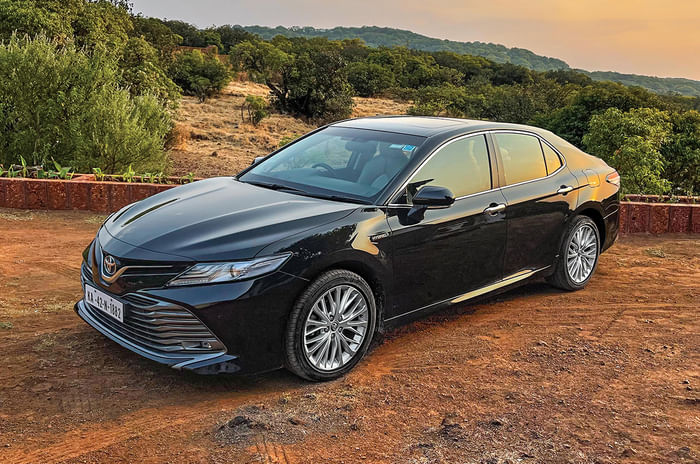 Lexus ES300h vs Toyota Camry: which to buy? Lexus ES300h vs Toyota Camry: which to buy?