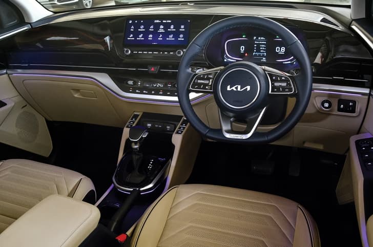 Kia Carens interior image