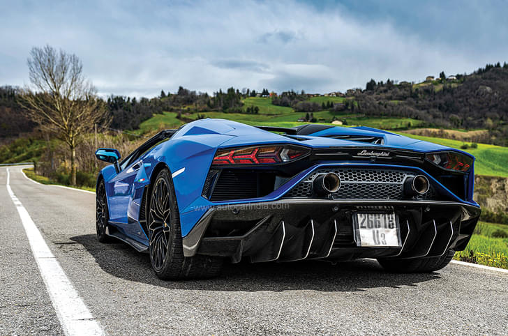 Lamborghini Aventador Ultimae rear quarter 