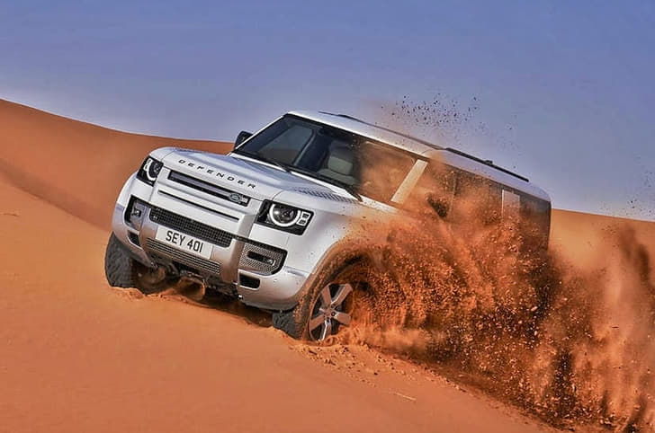 Land Rover Defender 130 teaser 