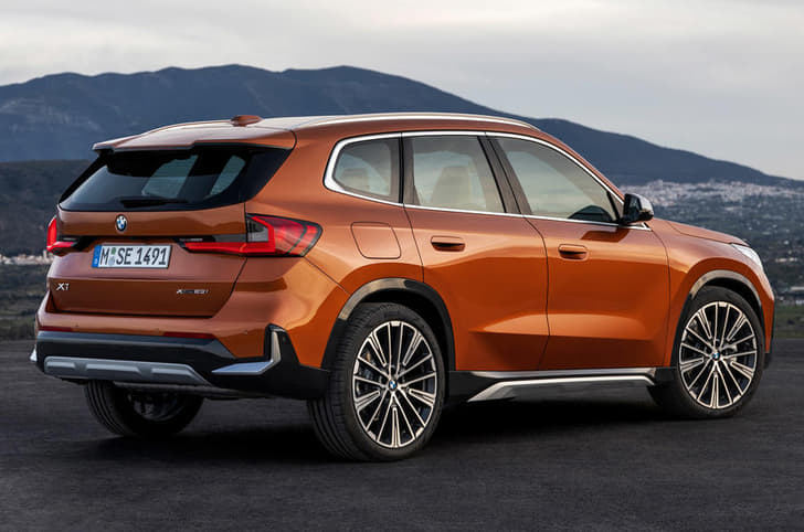 2022 BMW X1 rear quarter