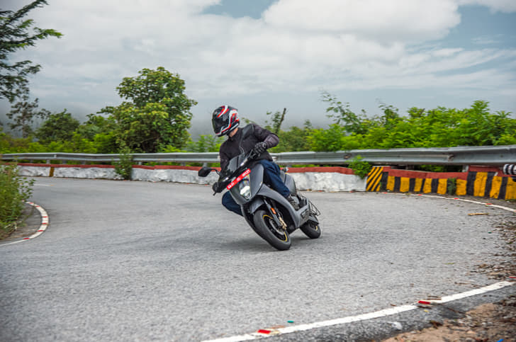 Ather 450X Gen 3 cornering
